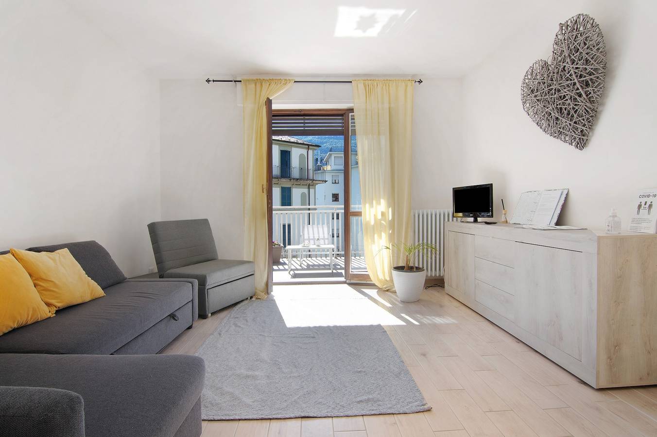 Ganze Wohnung, Ferienwohnung 'Mary House' mit Bergblick, privater Terrasse und Wlan in Sondrio (Stadt), Sondrio