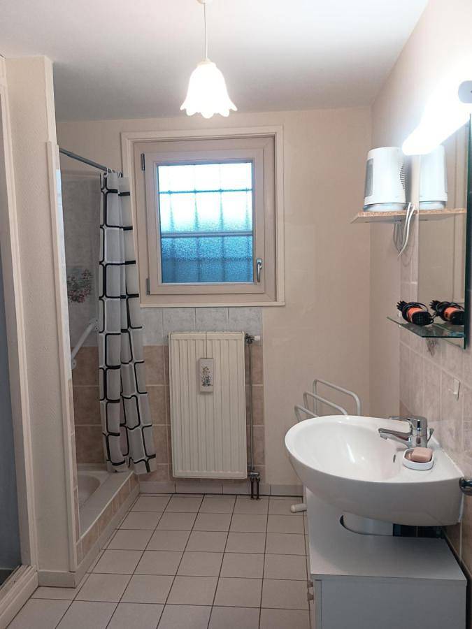 Appartement entier, One-Bedroom Apartment in Lapalisse, Région de Vichy