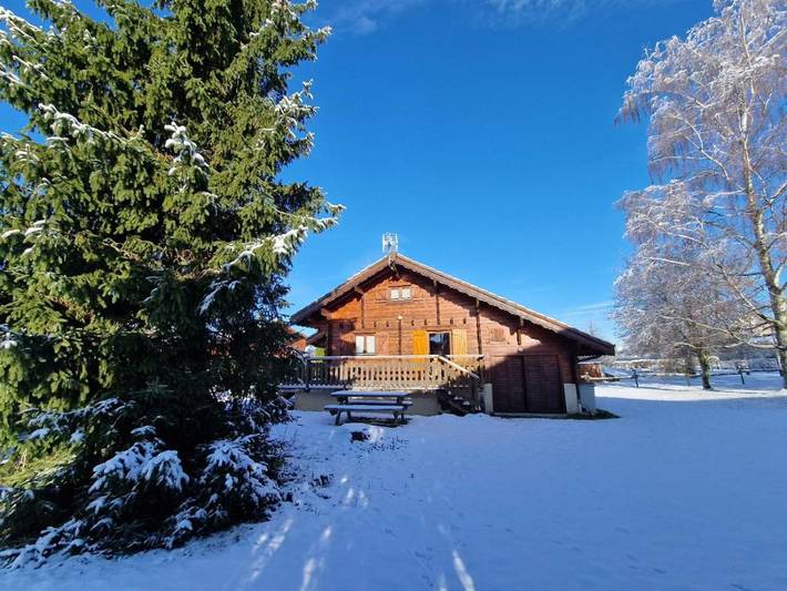 Gîte pour 5 personnes, avec Terrasse ainsi que Jardin et Vue à Mignovillard