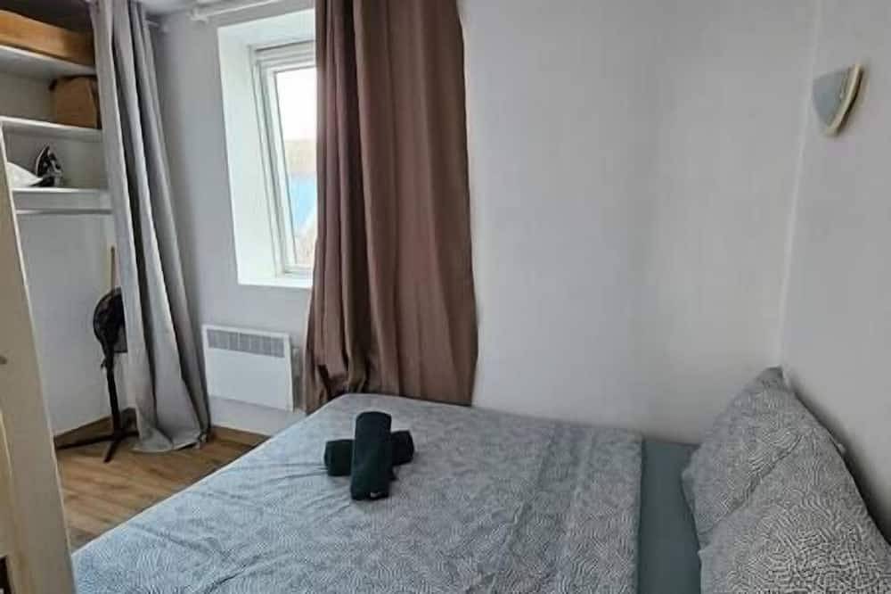 Entire apartment, T2 Quiet near the citadel in Arras, Arras region