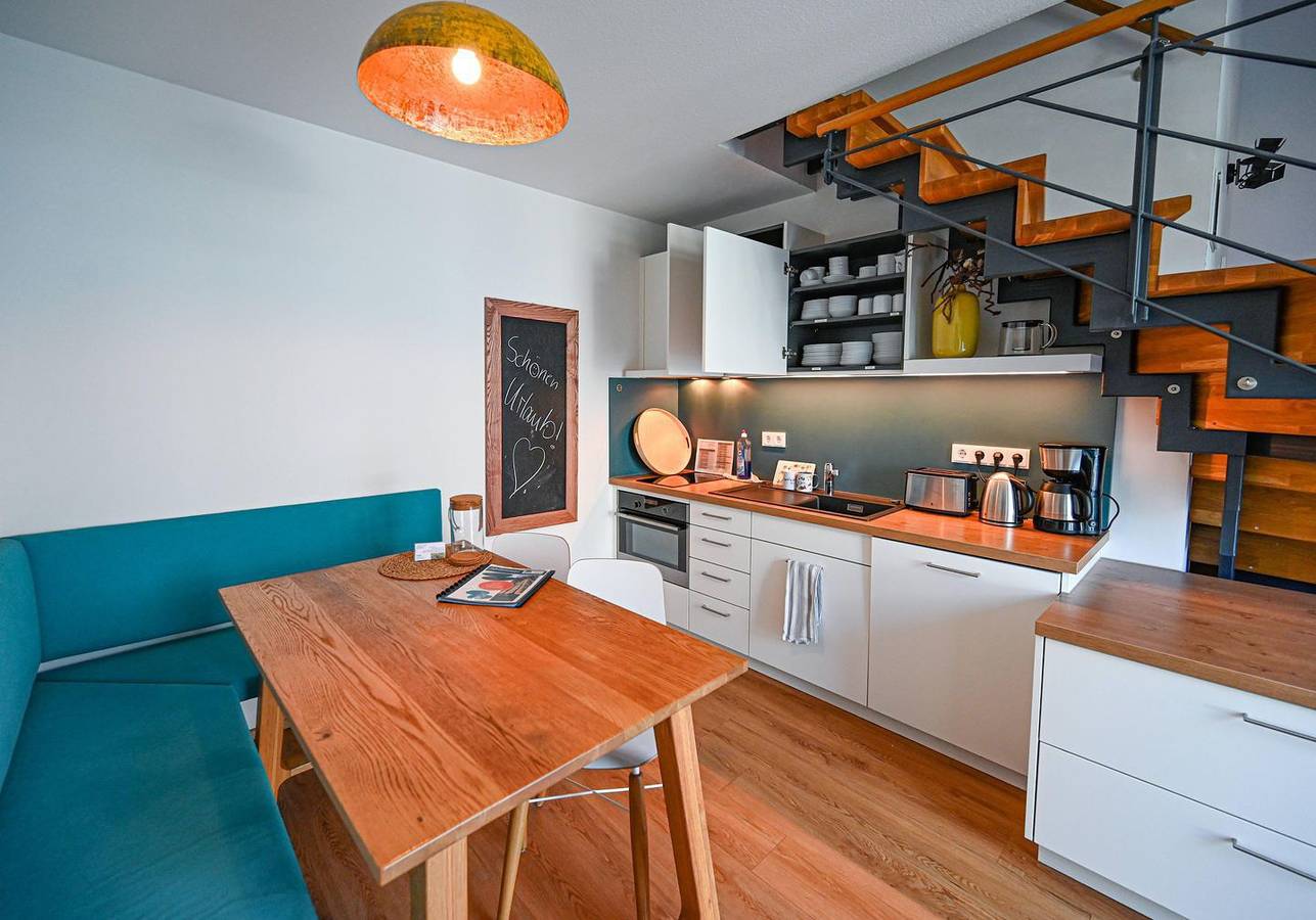 Ganze Wohnung, Geräumige Wohnung über 2 Stockwerke mit Süd-Ost-Balkon und Spielplatzblick. in Friedrichshafen, Region Bodensee-Oberschwaben