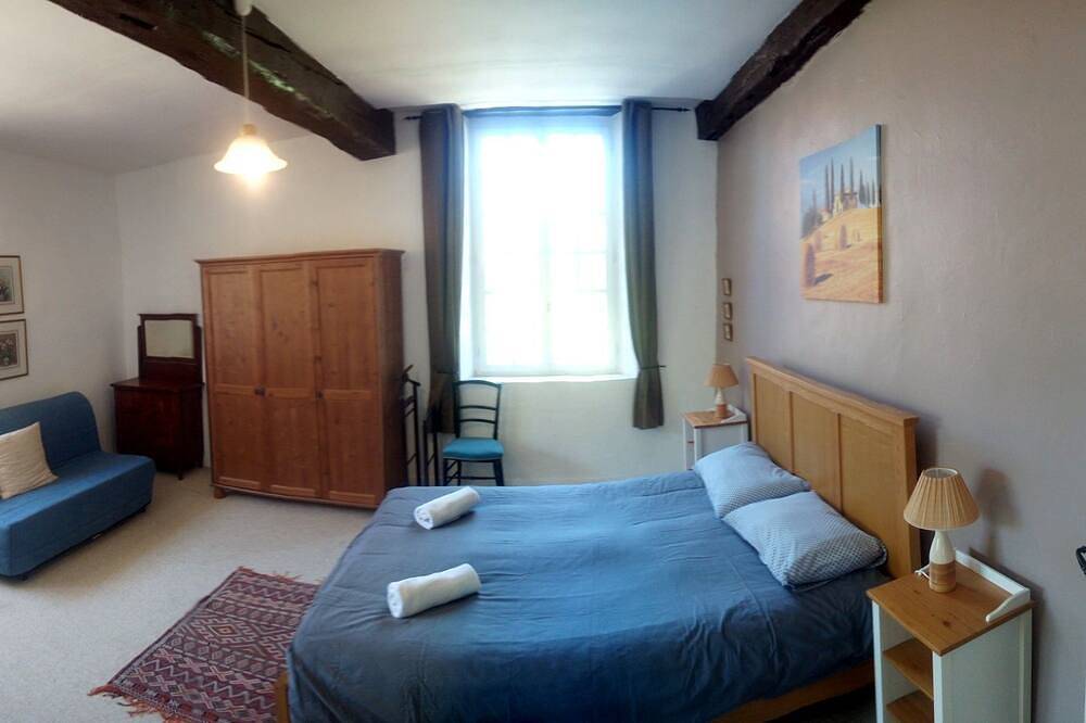Appartement entier, Gite au pays cathare et piscine in Chalabre, Région de Limoux