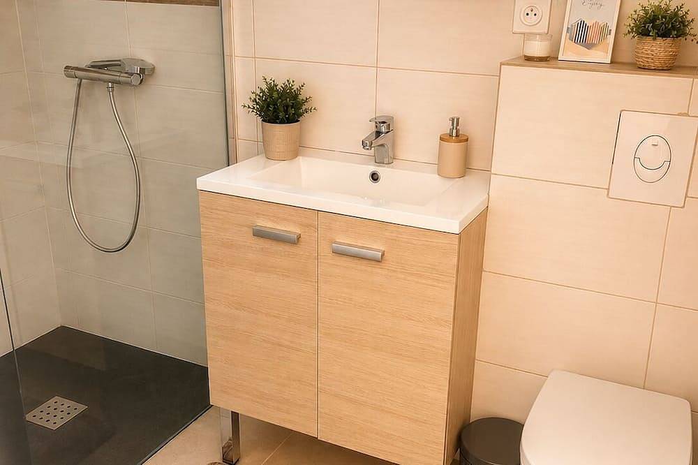 Appartement entier, Studio 25 m² avec terrasse privée — Trévéneuc, Gr34, chiens & bébé Ok in Tréveneuc, Côte de Goëlo