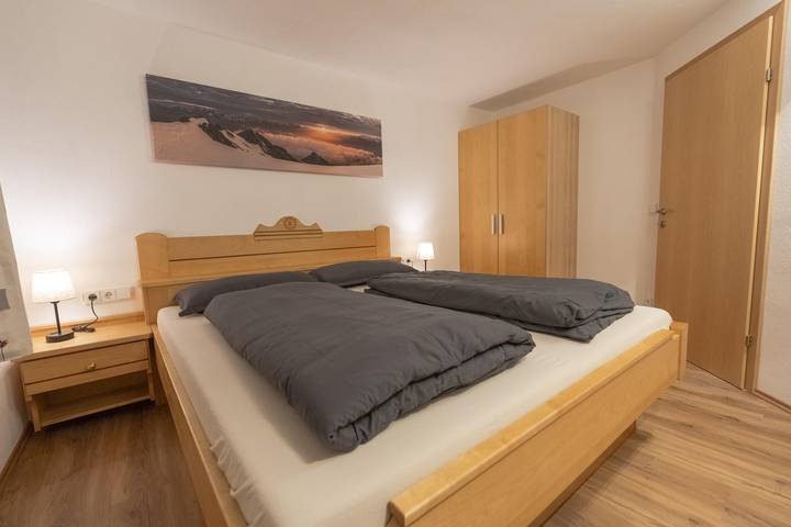 Ferienwohnung für 4 Personen, mit Terrasse und Garten sowie Pool und Ausblick