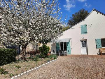 Gîte pour 4 personnes, avec jardin à Noizay