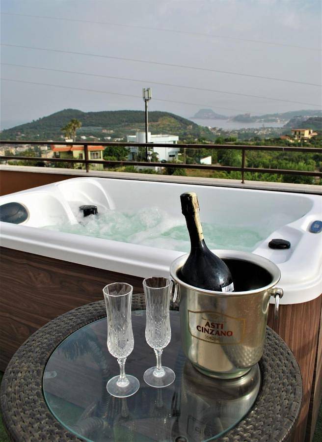 Deluxe Double Room with Extra Bed in Pozzuoli, Napoli e dintorni