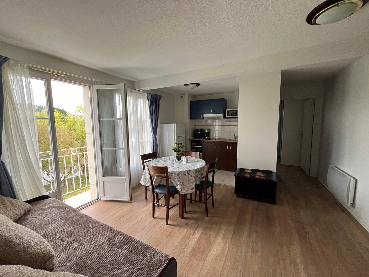Ganze Wohnung, Helle 3-Zimmer-Wohnung mit Balkon und Wifi, nahe Thermen La Roche-Posay in La Roche-Posay, Vienne