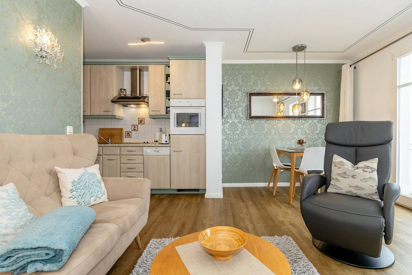 Ganze Wohnung, Stilvolle Ferienwohnung am Ostseestrand mit Balkon und wunderschönem Meerblick! in Ostseebad Kühlungsborn, Kühlungsborn