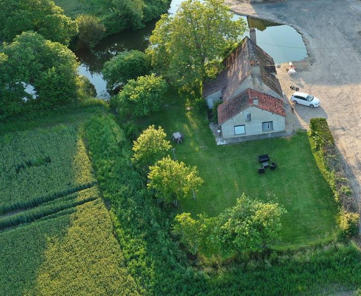 Gîte pour 8 personnes, avec jardin dans Feins-en-Gâtinais