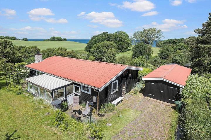 Ferieudlejning for 4 personer, med terrasse i Røsnæs