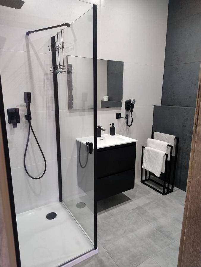 Cały apartament wypoczynkowy, Large Double Room in Tomaszów Mazowiecki, Województwo łódzkie
