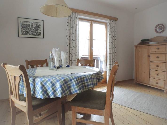 Ferienwohnung für 4 Personen, mit Balkon und Ausblick in Geigenbaumuseum Mittenwald - 2