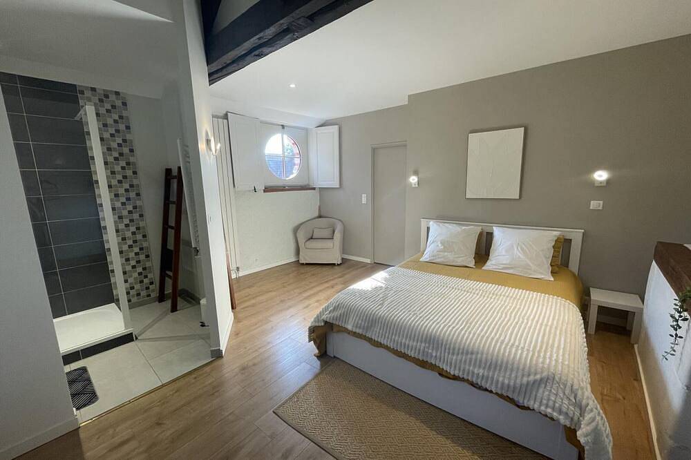 Encantadora casa de vacaciones con parking, admite mascotas, cerca de Tours in Ballan-Miré, Región de Tours