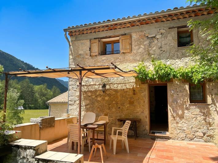 Location de vacances pour 5 personnes, avec Terrasse à Castellane