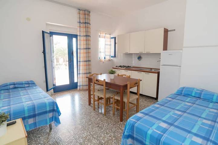 Appartement entier, Appartement directement sur la mer avec solarium et service de plage inclus in Piana di Mattinata, Mattinata