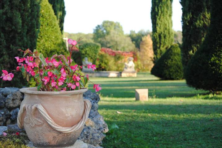 Gîte pour 4 personnes, avec terrasse ainsi que jardin et piscine, animaux acceptés