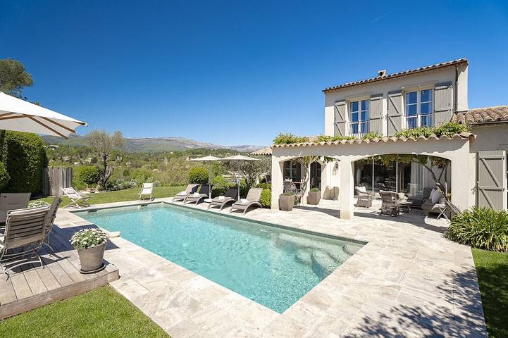 Villa for 6 people, with garden in Valbonne