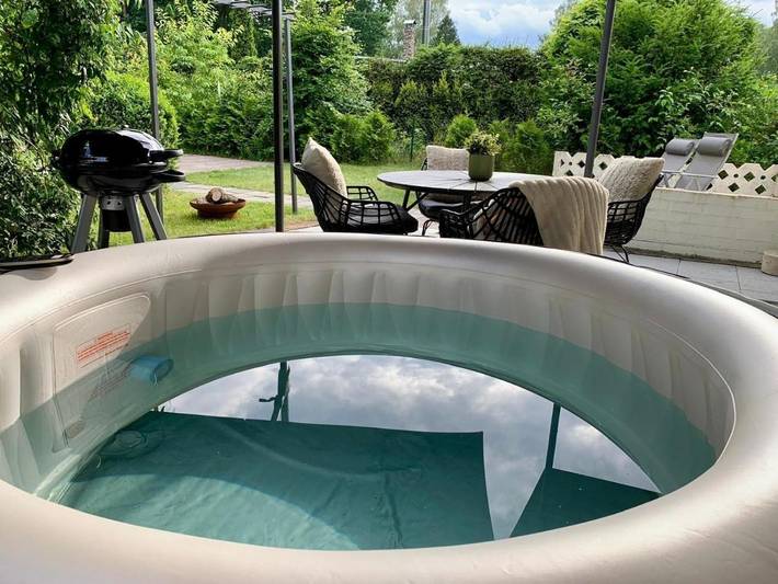 Ferienhaus für 2 Personen, mit Whirlpool und Terrasse sowie Garten und Ausblick