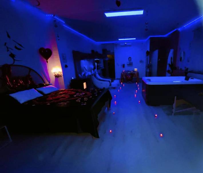 Gîte pour 2 personnes, avec Jacuzzi et Terrasse ainsi que Sauna et Vue à La Louvière