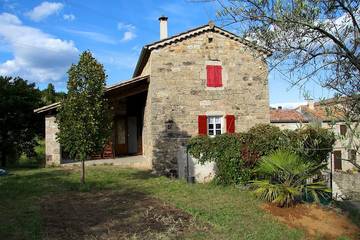 Gîte pour 6 personnes, avec balcon et jardin à Chambonas
