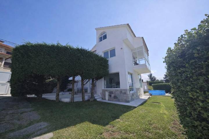 Chalet para 8 personas, con terraza además de vistas y jardín en Comarca de Vigo