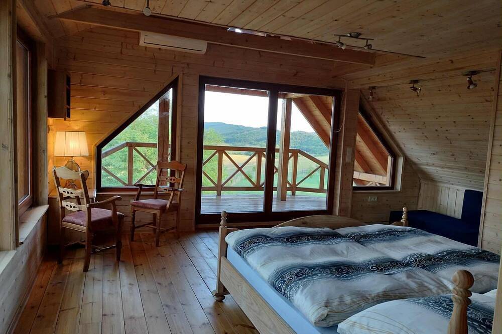 Holzhaus Mitten in der Natur mit wunderschönem Panorama, Alleinlagenähe Budapest in Kleingebiet Waitzen