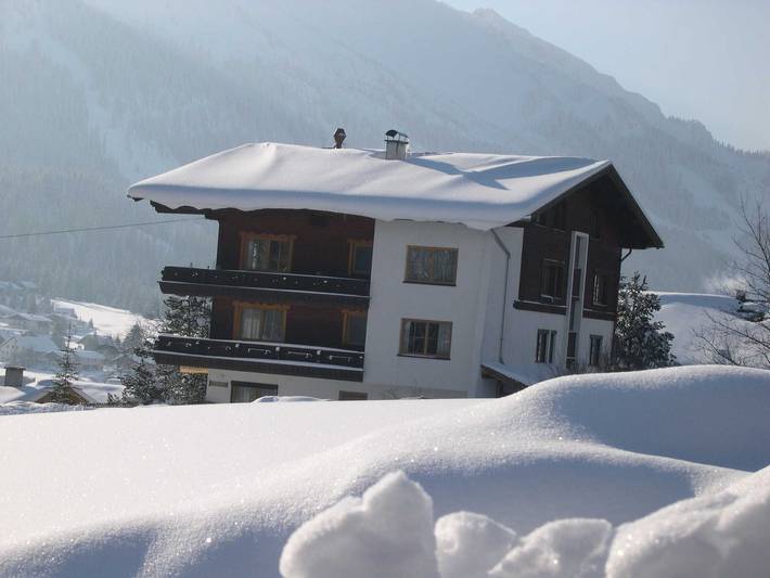 Ferienwohnung für 3 Personen, mit Garten und Balkon sowie Sauna und Ausblick in Tannheim (Tirol)