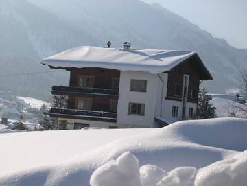 Ferienwohnung für 3 Personen, mit Balkon und Ausblick sowie Sauna und Garten in Tannheim (Tirol)