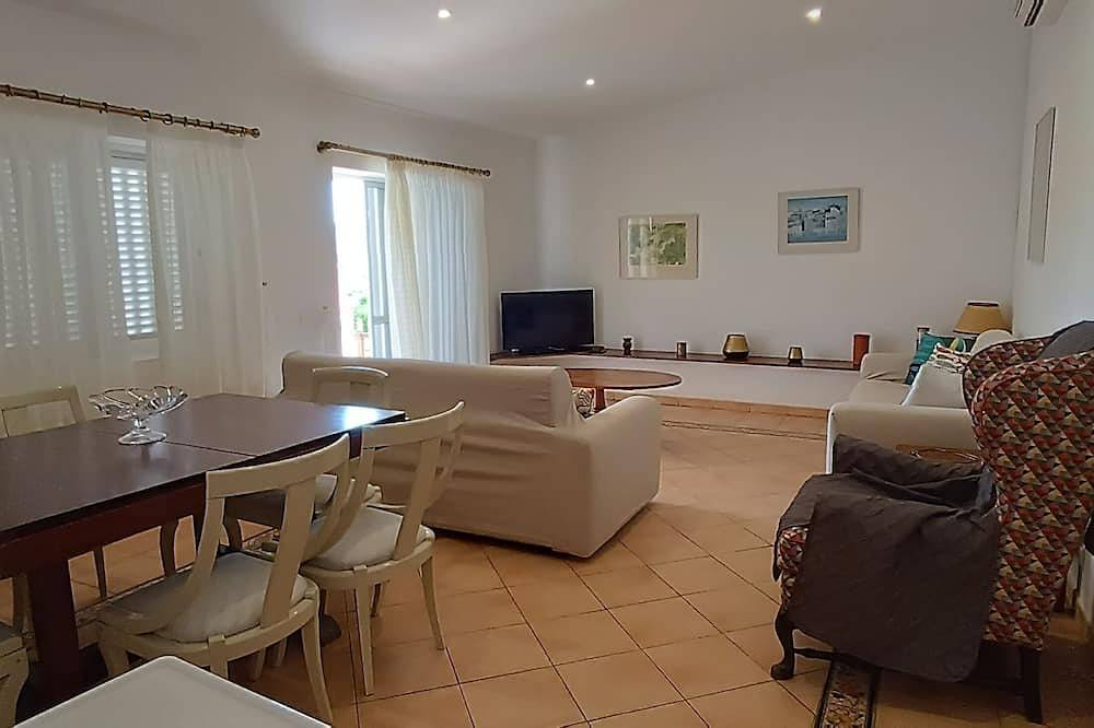 Villa with 3 bedrooms, 3 bathrooms, ac, wifi. Parking. in Silves, Faro Distrikt