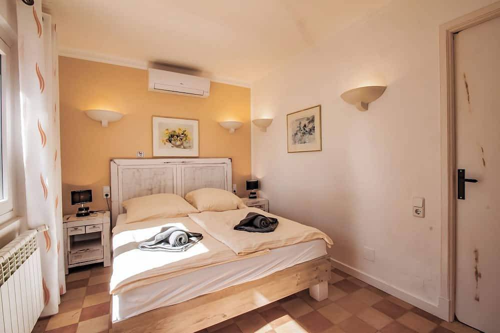 Private 220 sqm Finca Close to the Beach with Child-Safe Pool,Playground& Garden in Cala Murada, Manacor
