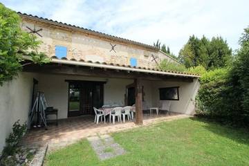 Gîte pour 6 personnes, avec piscine à Fanjeaux