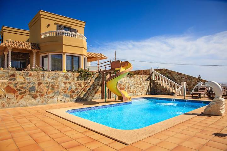 Villa for 8 people, with balcony and garden - 1