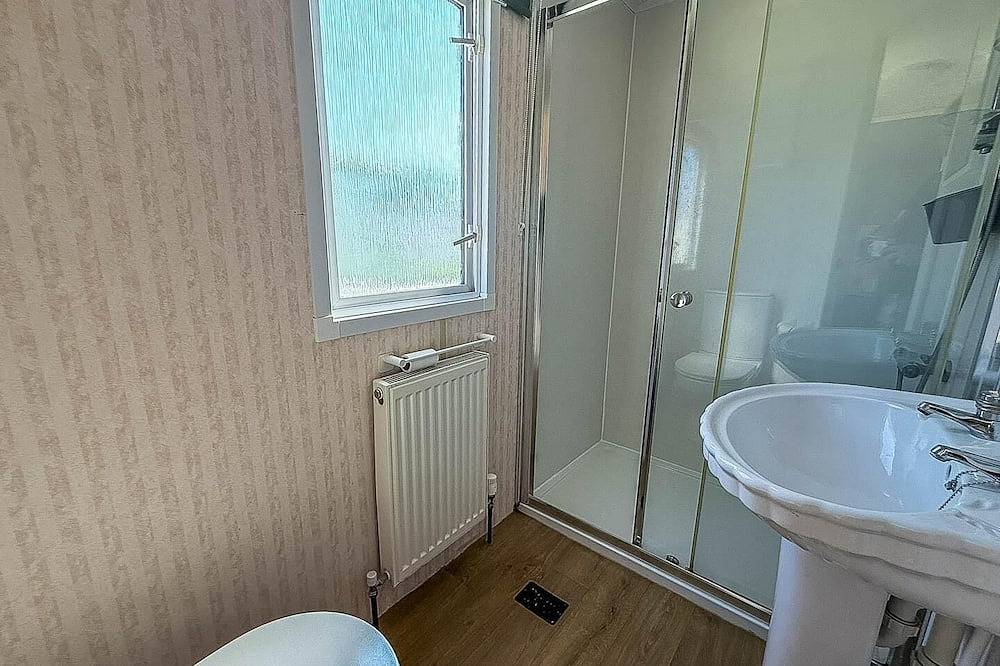 Spacious caravan for hire in Hunstanton at Manor Park Holiday Park ref 23047B in Hunstanton, Norfolk Coast