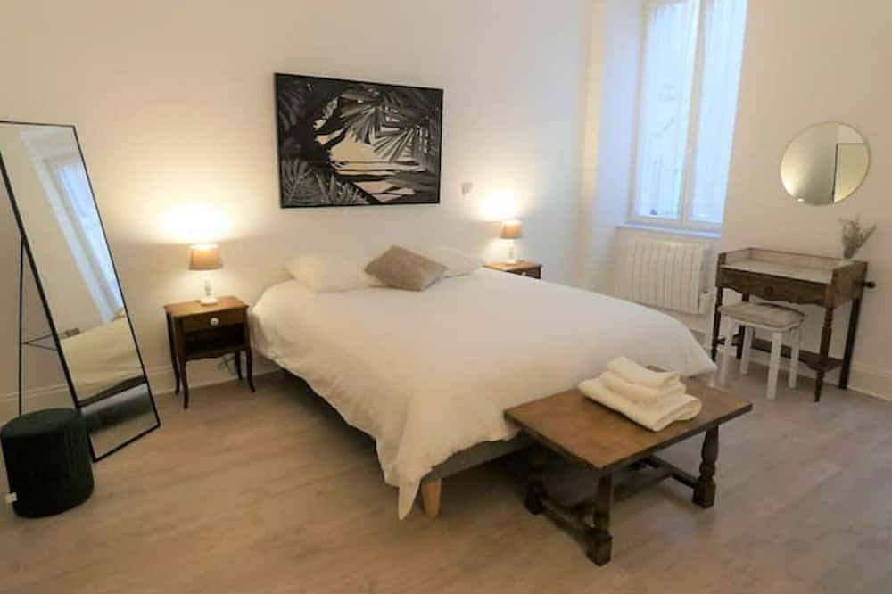 Entire apartment, Elegant apartment in the center of Tournon sur Rhône in Tournon-sur-Rhône, Tournon-sur-Rhône region