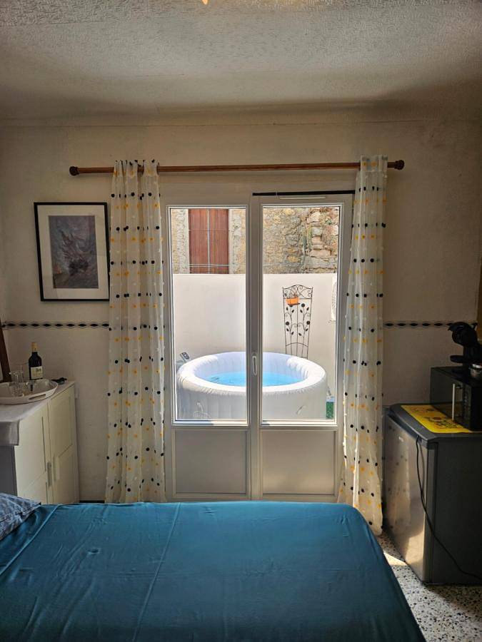 Gîte pour 2 personnes, avec terrasse et vue, animaux acceptés à Lézignan-Corbières - 2