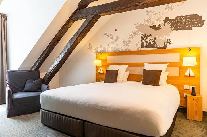 Hôtel pour 2 personnes, avec jacuzzi ainsi que balcon et sauna