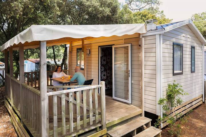 Camping pour 4 personnes, avec terrasse à Jard-sur-Mer