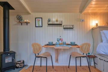 Glamping for 2 People in Northamptonshire, Midlands, Photo 4