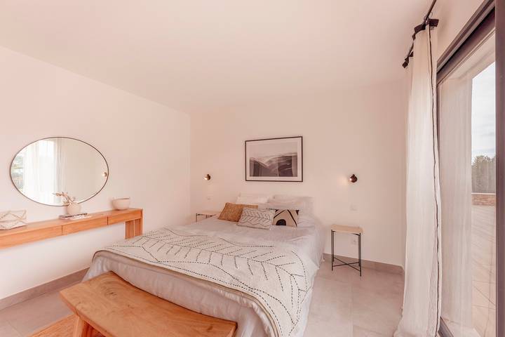 Location de vacances pour 8 personnes, avec terrasse ainsi que piscine et jardin à Montfort-sur-Argens - 4