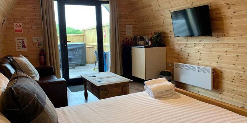 Double Room with Spa Bath in Cheshire West and Chester