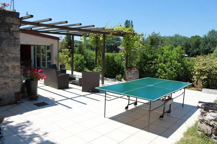 Gîte pour 4 personnes, avec terrasse ainsi que jardin et piscine à Dennevy - 3