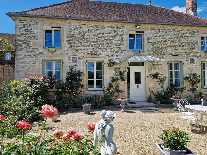 Chambre d’hôte pour 2 personnes, avec Terrasse ainsi que Jardin et Vue à Fouchères