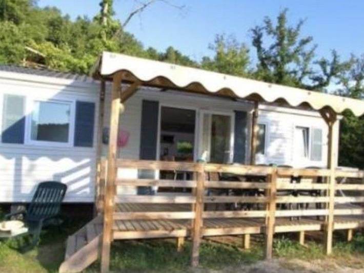 Camping pour 8 personnes, avec terrasse et piscine, animaux acceptés à Bormes-les-Mimosas
