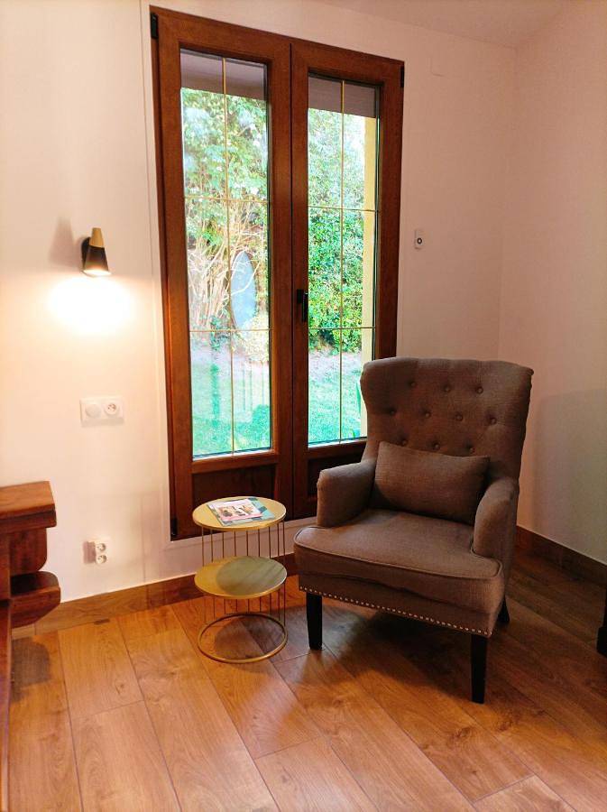 Iris Garden Cottage in Saint-Germain-en-Laye, Yvelines