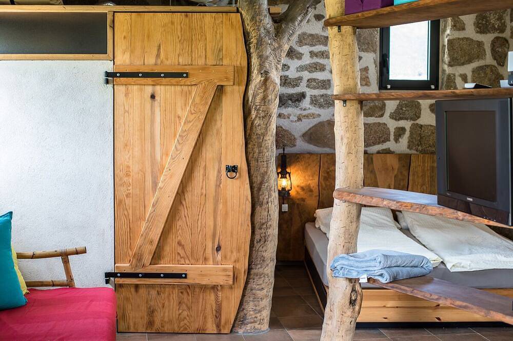 Elegante casa per le vacanze in una posizione tranquilla a 10 minuti dalla spiaggia. in Serra di Ferro, Ajaccio e dintorni