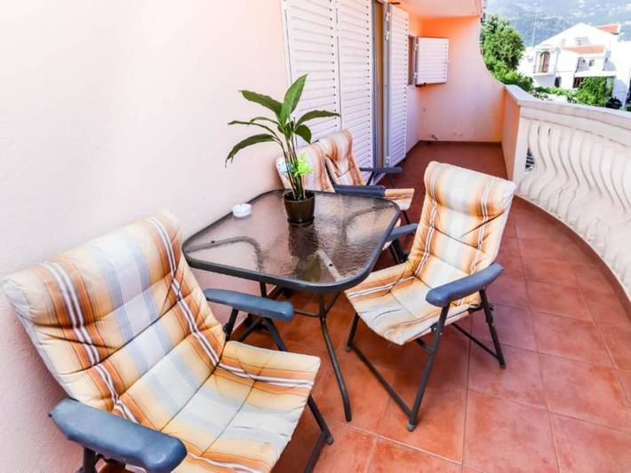 Ferieleilighet for 4 personer, med balkong i Budva