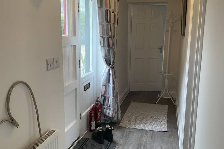 Bungalow for 6 people, with hot tub and garden, with pets in Suffolk