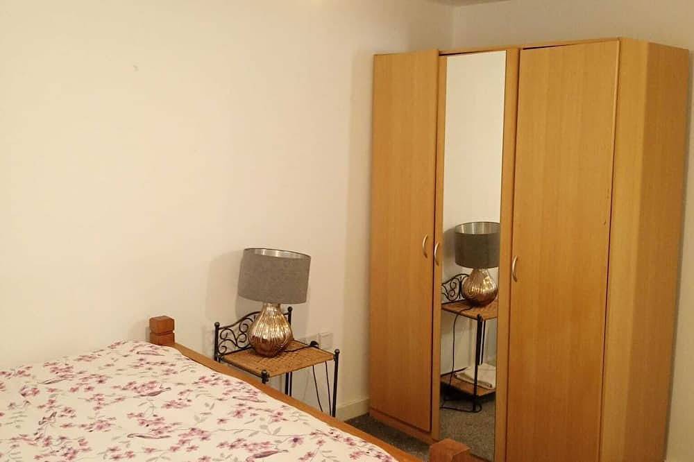 The Flat - few minutes from Wolverhampton train station. Ideal for family  of 5 in Wolverhampton, Birmingham Area