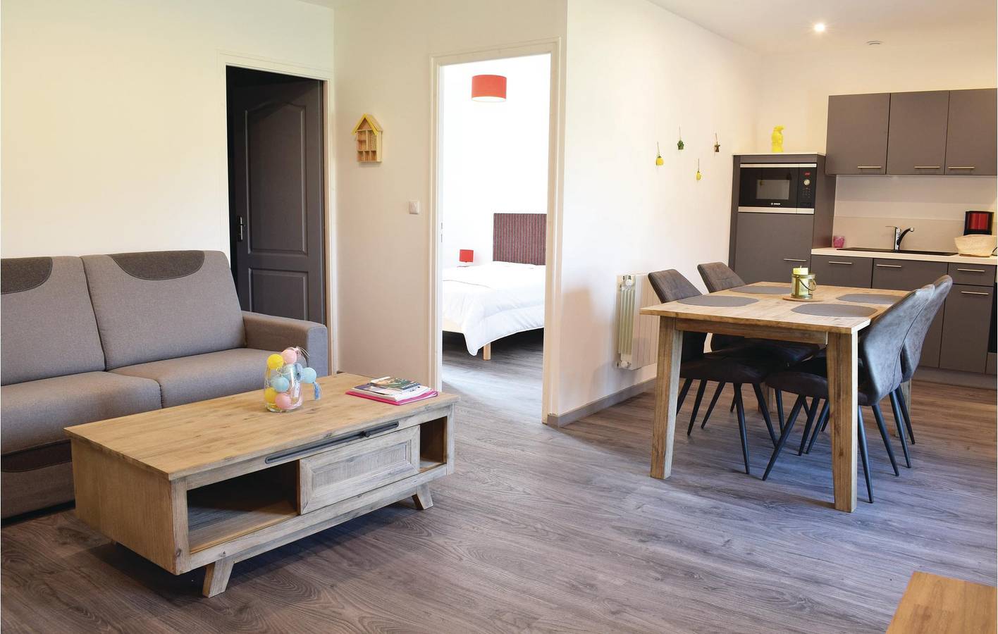 Appartement de vacances entier, Riverside Retreat : lit pour bébé, jardin, TV et WiFi in Sainteny, Côte de la Déroute