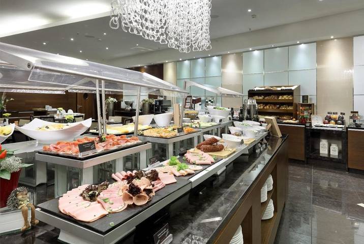 Hotel für 3 Personen, mit Ausblick und Sauna sowie Pool in Berliner Mauer - 3